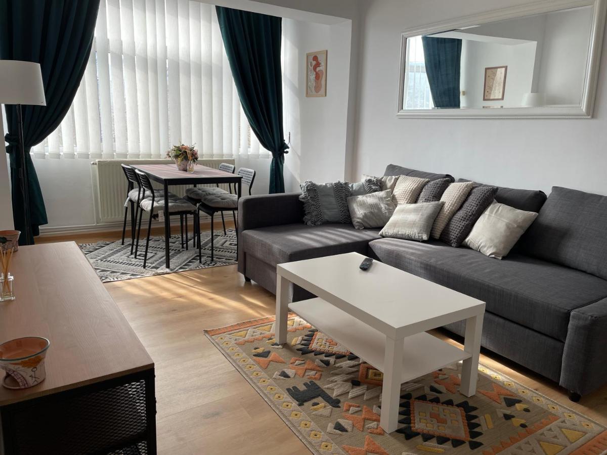 Apartament Cina Husi Exteriér fotografie