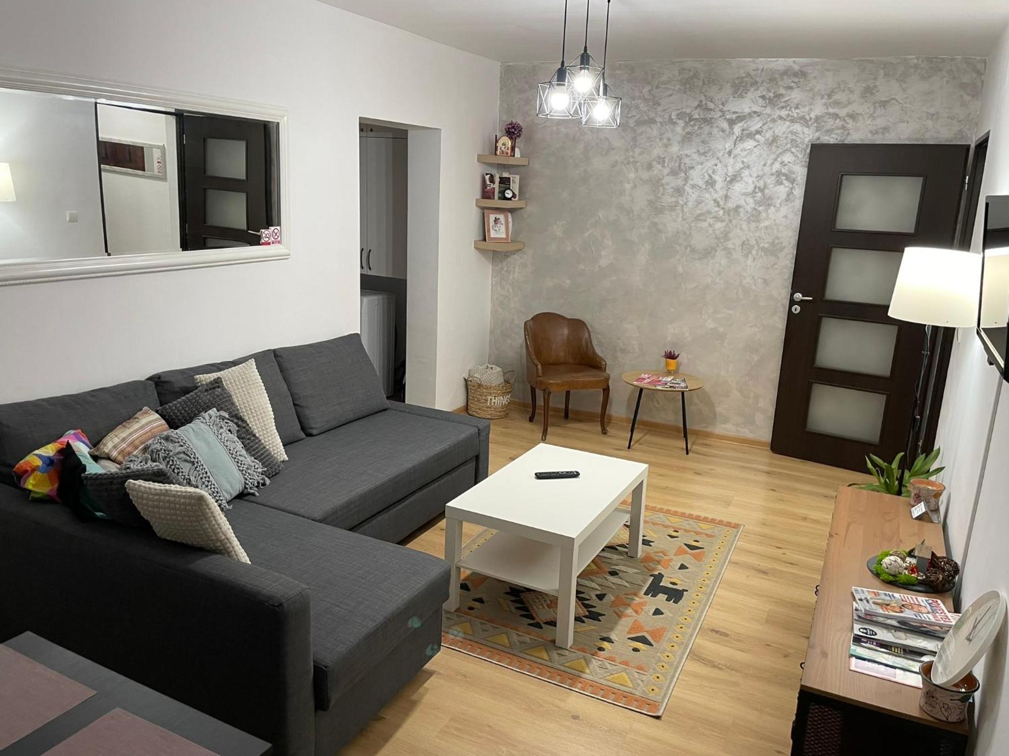 Apartament Cina Husi Exteriér fotografie